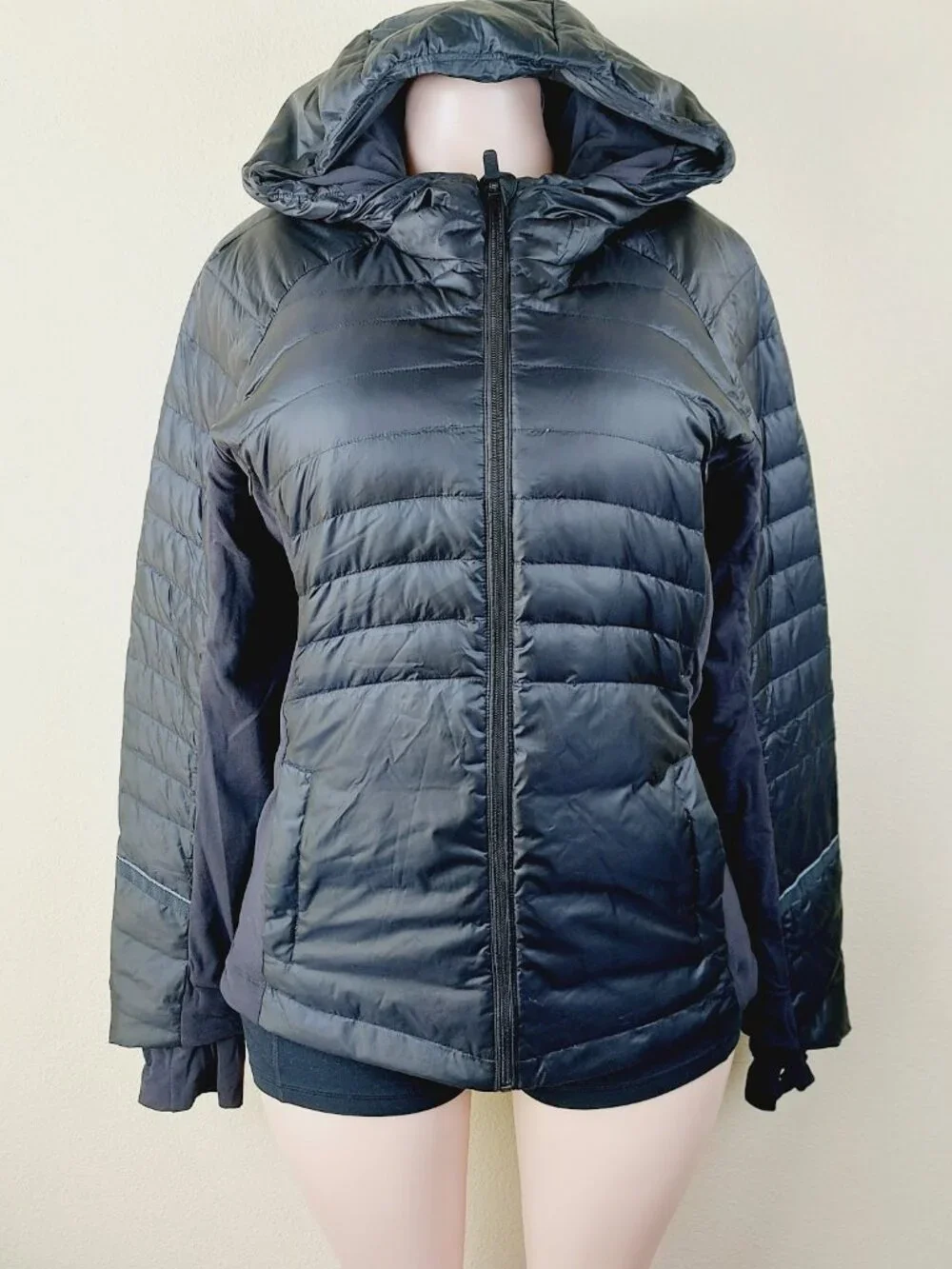 Lululemon Women's Black Down For A Run II Thermal Puffer Jacket Size 10